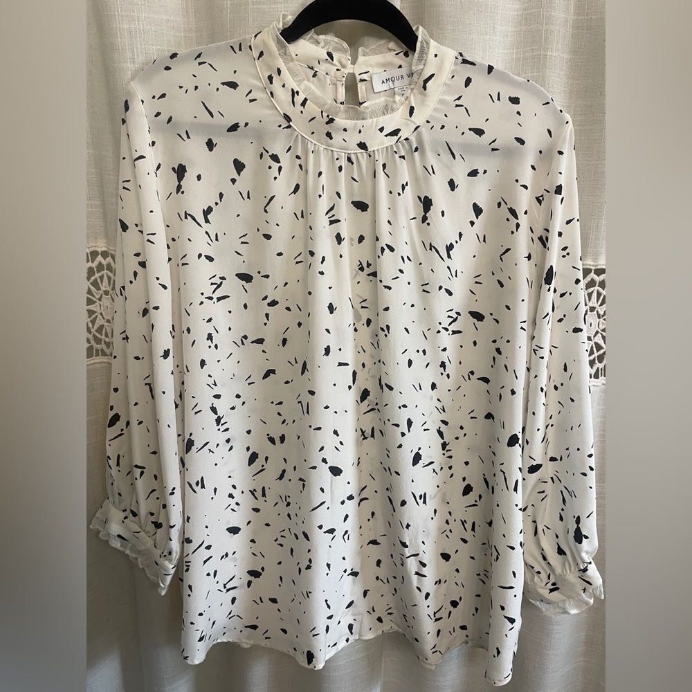 Amour Vert Silk Mock Neck Blouse